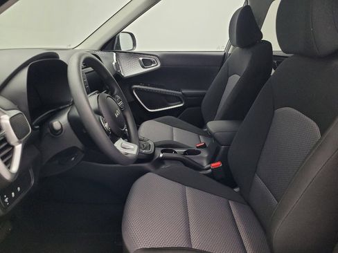 Used 2025 Kia Soul LX image 17