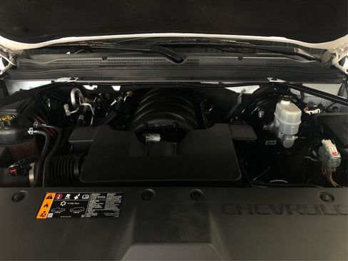 Used 2019 Chevrolet Suburban LT RWD image 11