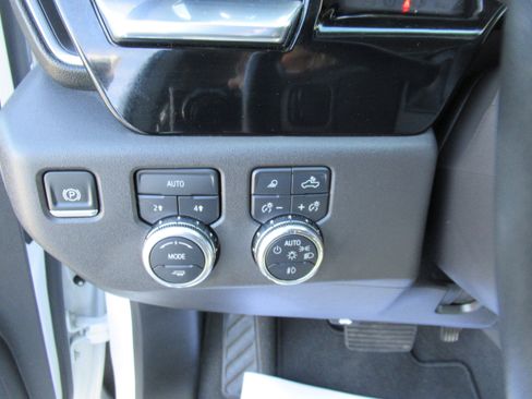 Used 2024 GMC Sierra 1500 SLT image 11
