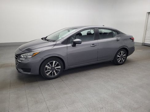 Used 2025 Nissan Versa SV image 2