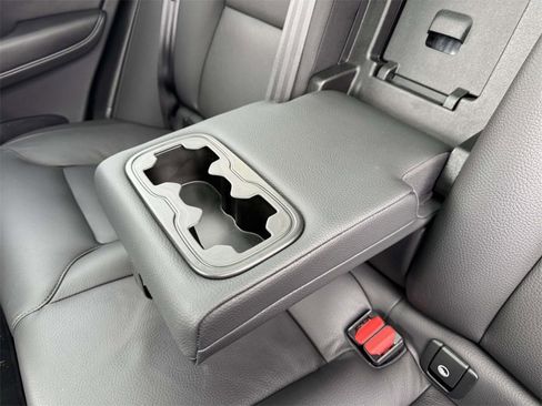 Certified 2025 Volvo XC60 B5 Plus image 10