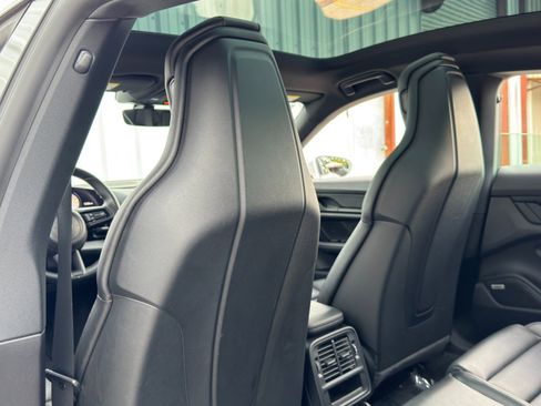 Used 2021 Porsche Taycan image 36