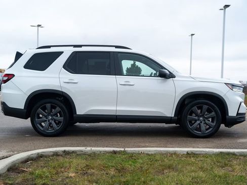 Used 2025 Honda Pilot Sport image 8