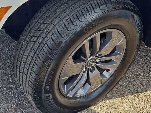 Used 2025 Nissan Frontier SV image 31