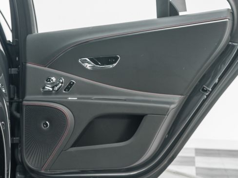 Used 2024 Bentley Flying Spur V8 AWD/4WD image 45