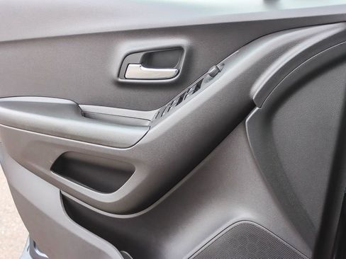 Certified 2022 Chevrolet Trax LT w/ LT Convenience Package image 36