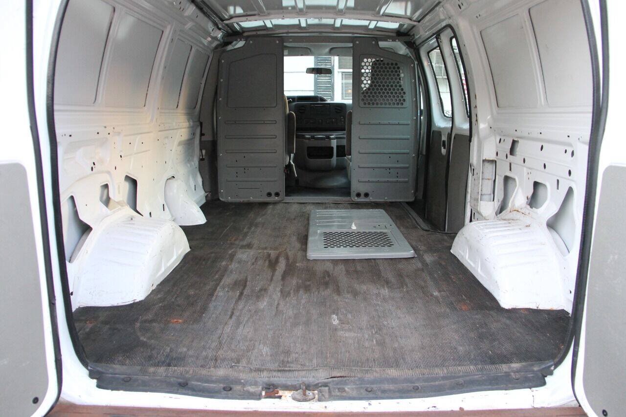 Used 2013 Ford E-250 and Econoline 250 w/ PWR Group RWD image 18