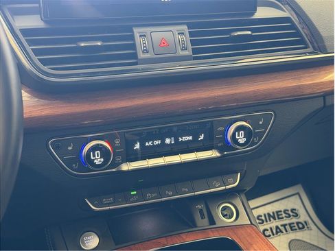 Used 2021 Audi Q5 e Prestige w/ Prestige Package image 14