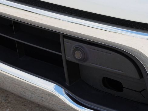 Used 2017 Nissan Titan SL RWD image 5