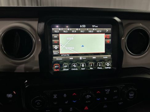 Used 2023 Jeep Wrangler Unlimited Rubicon w/ Cold Weather Group AWD/4WD image 17