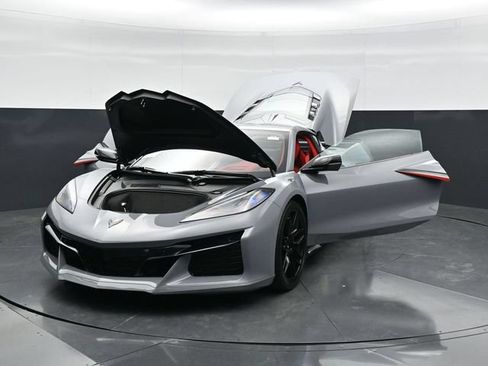 Used 2025 Chevrolet Corvette Z06 w/ Stealth Interior Trim Package RWD image 47