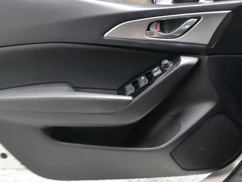 Used 2018 MAZDA MAZDA3 Sport FWD image 7