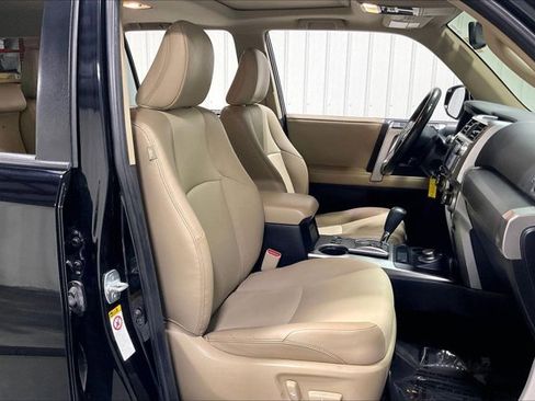 Used 2015 Toyota 4Runner SR5 image 7