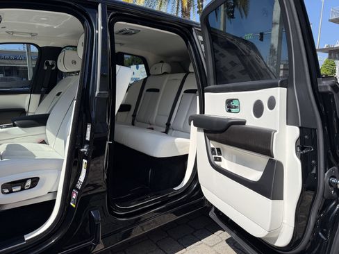 Used 2026 Rolls-Royce Cullinan AWD/4WD image 19
