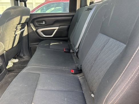 Used 2017 Nissan Titan SV image 5