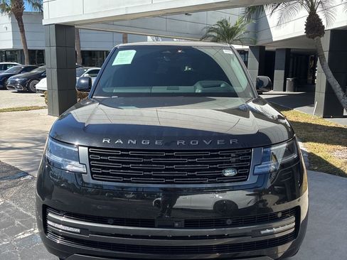 Used 2024 Land Rover Range Rover Long Wheelbase SE image 2
