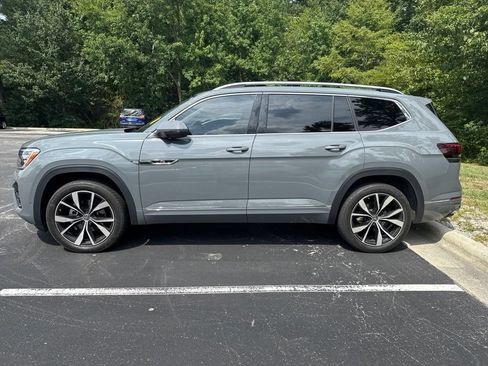 Used 2025 Volkswagen Atlas SEL Premium R-Line AWD/4WD image 2
