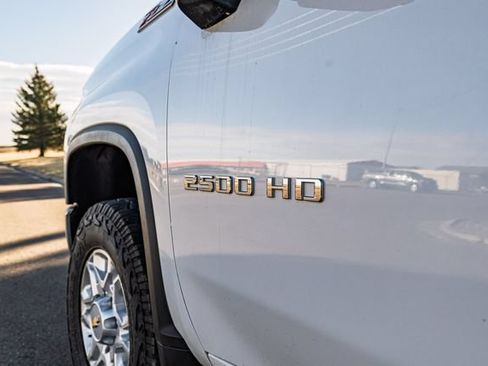 Used 2023 Chevrolet Silverado 2500 LT w/ Convenience Package AWD/4WD image 7