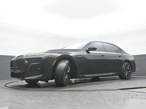 Used 2023 BMW 760i xDrive 760i xDrive w/ Luxury Rear Seating Package image 31