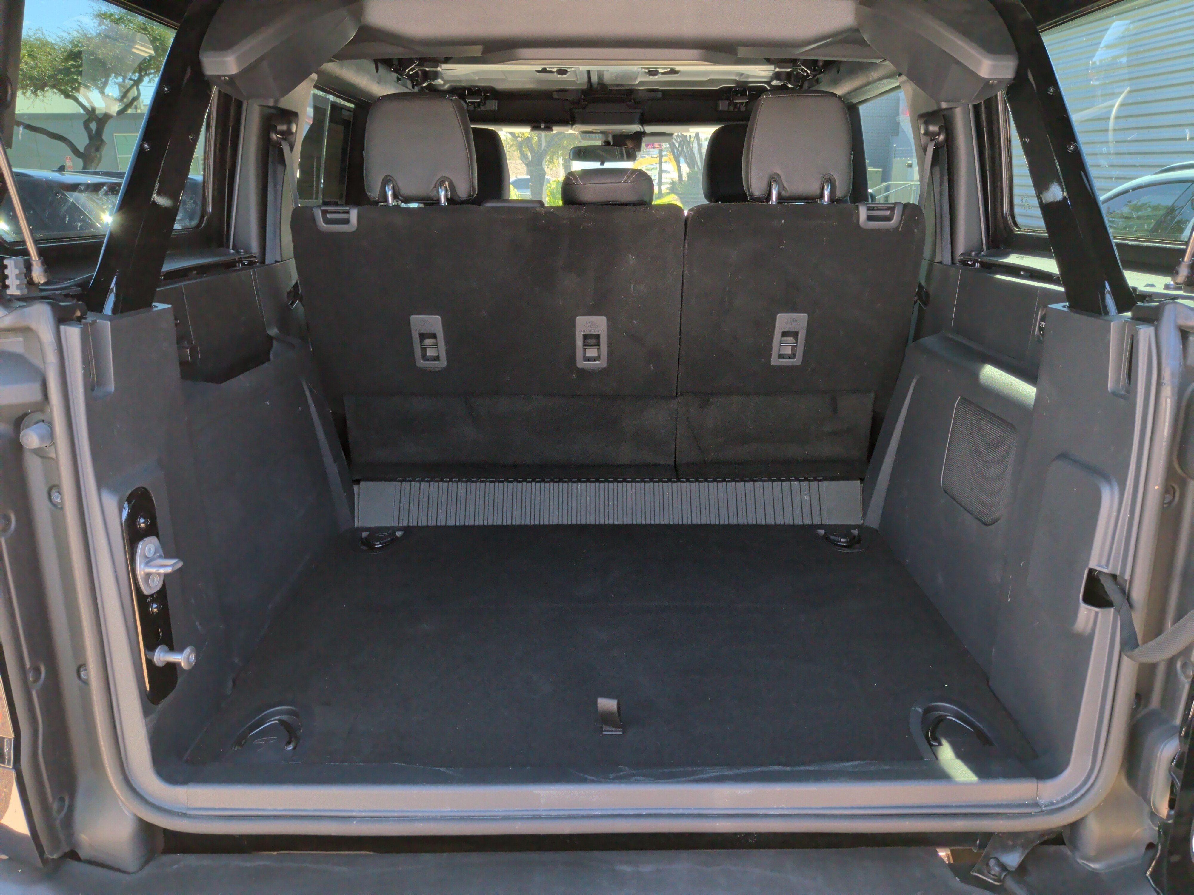 Used 2025 Ford Bronco 4-Door AWD/4WD image 31