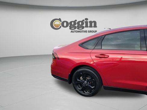 Used 2025 Honda Accord SE image 9