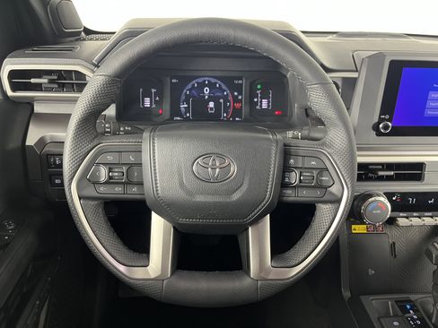 Used 2025 Toyota Tacoma SR5 image 12