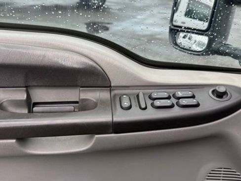 Used 2006 Ford F250 2WD Crew Cab Super Duty image 17