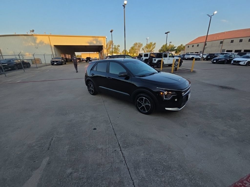 Used 2025 Kia Niro LX FWD image 6