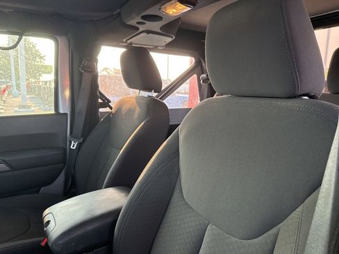 Used 2017 Jeep Wrangler Sport image 10