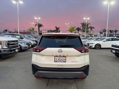Used 2023 Nissan Rogue SV image 7