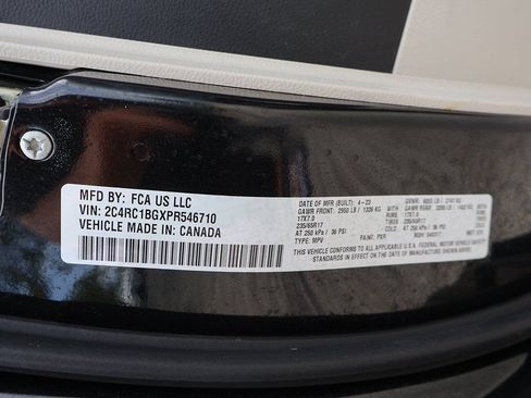 Used 2023 Chrysler Pacifica Touring-L FWD image 56
