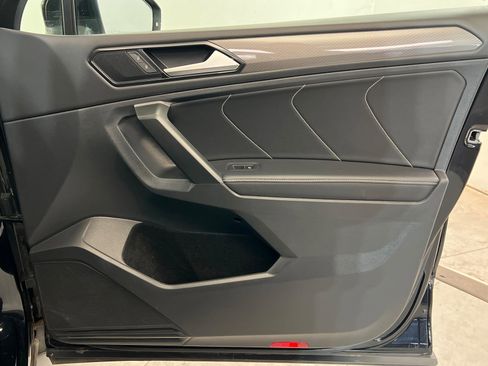 Used 2024 Volkswagen Tiguan SE image 24