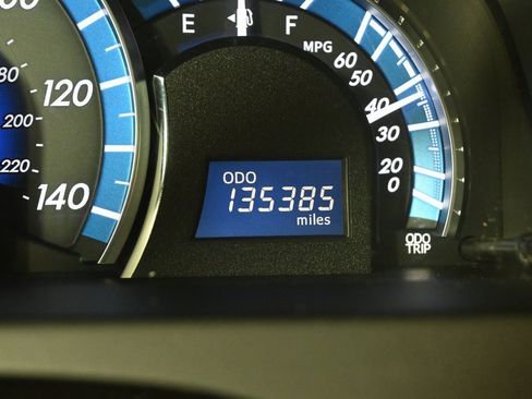 Used 2014 Toyota Camry LE image 25