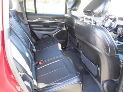 Used 2023 Jeep Grand Cherokee Limited w/ Luxury Tech Group II AWD/4WD image 14