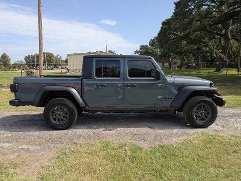 New 2026 Jeep Gladiator Sport AWD/4WD image 2