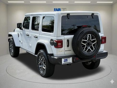 Used 2025 Jeep Wrangler Unlimited Sahara AWD/4WD image 9