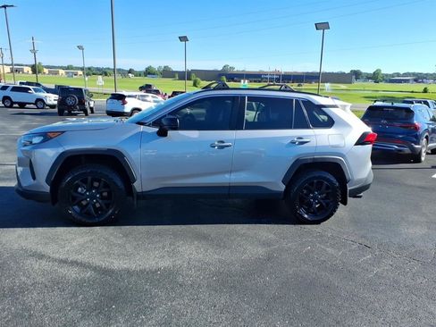 Used 2021 Toyota RAV4 LE AWD/4WD image 3