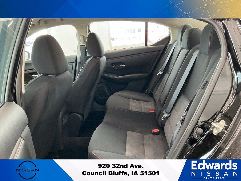 Used 2025 Nissan Sentra SR FWD image 10