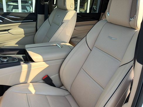 Used 2024 Cadillac Escalade ESV Premium Luxury AWD/4WD image 32