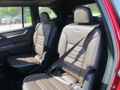 New 2026 GMC Acadia Denali Ultimate AWD/4WD image 11