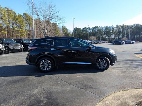 Used 2017 Nissan Murano SV image 4