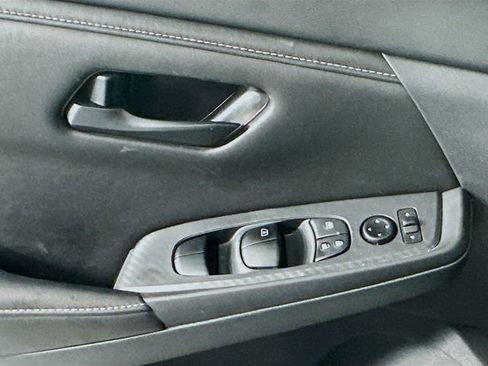 Used 2025 Nissan Sentra S image 18