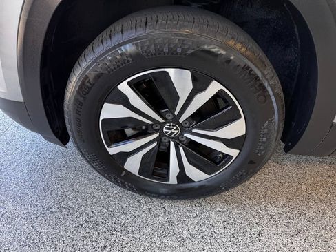 Used 2024 Volkswagen Atlas SE AWD/4WD image 12