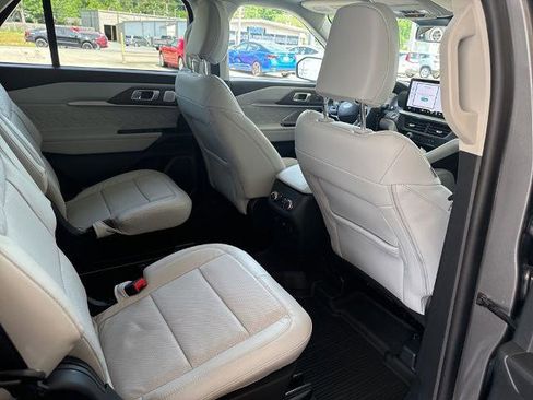 Certified 2025 Ford Explorer Platinum w/ Ultimate Package AWD/4WD image 22