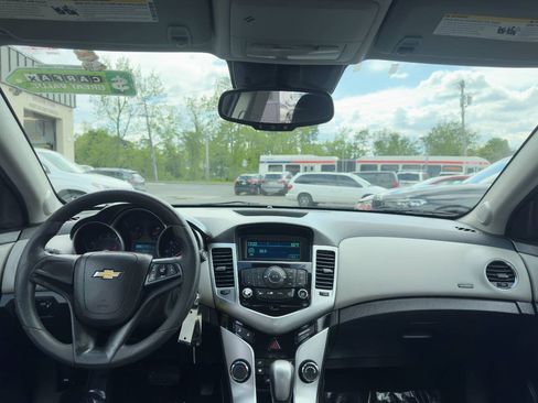 Used 2013 Chevrolet Cruze LS FWD image 15