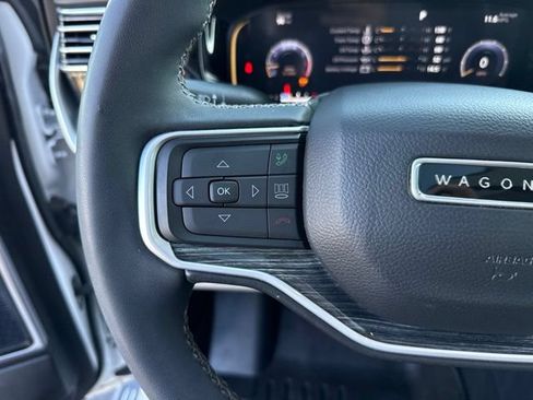 Used 2022 Jeep Wagoneer Series III w/ Premium Group I AWD/4WD image 29