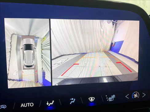 Used 2025 Chevrolet Equinox EV LT w/ Convenience Package image 20