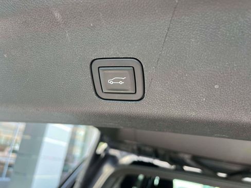 Used 2023 GMC Yukon XL Denali AWD/4WD image 19