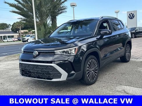 Used 2025 Volkswagen Taos SE FWD image 2