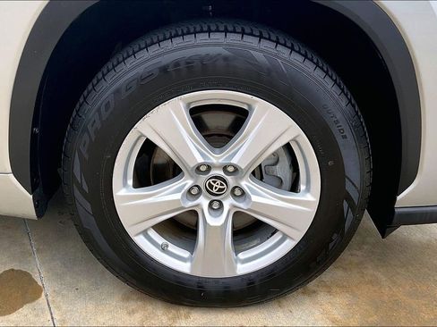 Used 2020 Toyota Highlander LE image 8